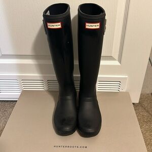 Black hunter rubber rain boots
